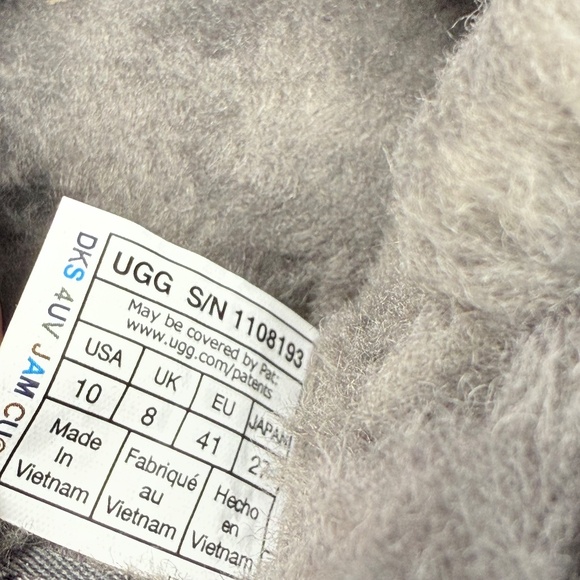 New UGG Classic Slipper In Black Women's Sz 10 - Picture 15 of 16